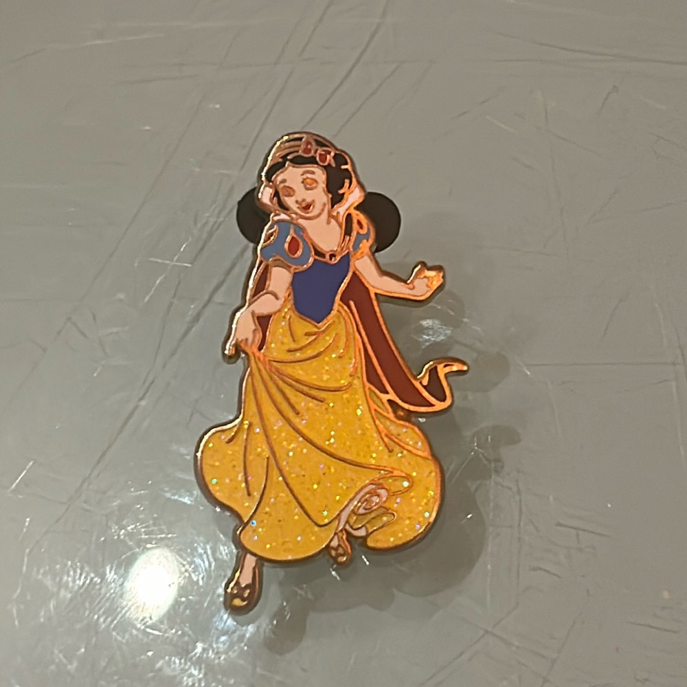 Disney Pin - Snow White - NWOT